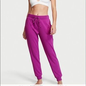 NWT VICTORIA SECRET FLEECE TRACK PANTS 🔥🔥